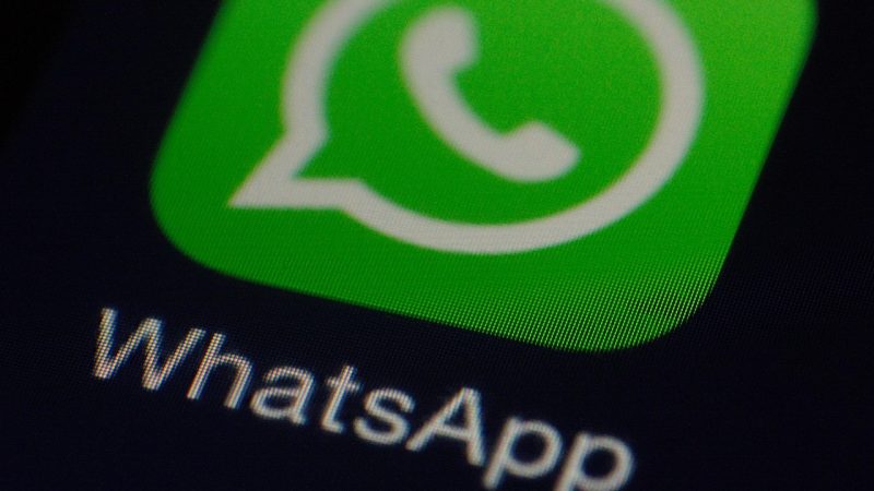 Cum instalez WhatsApp