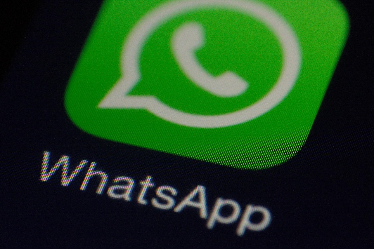 Cum instalez WhatsApp