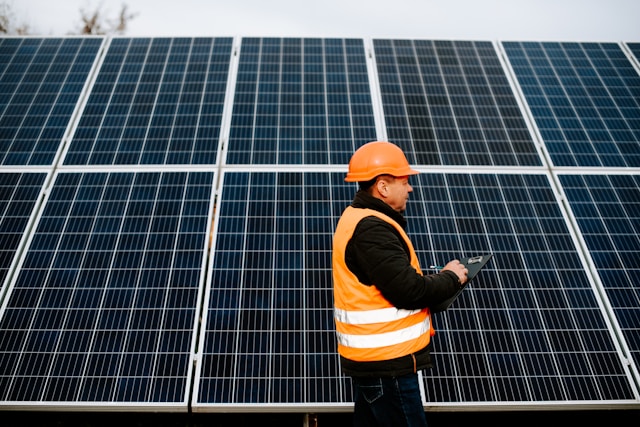 Cand si cum trebuie curatate echipamentele solare pentru performanta optima